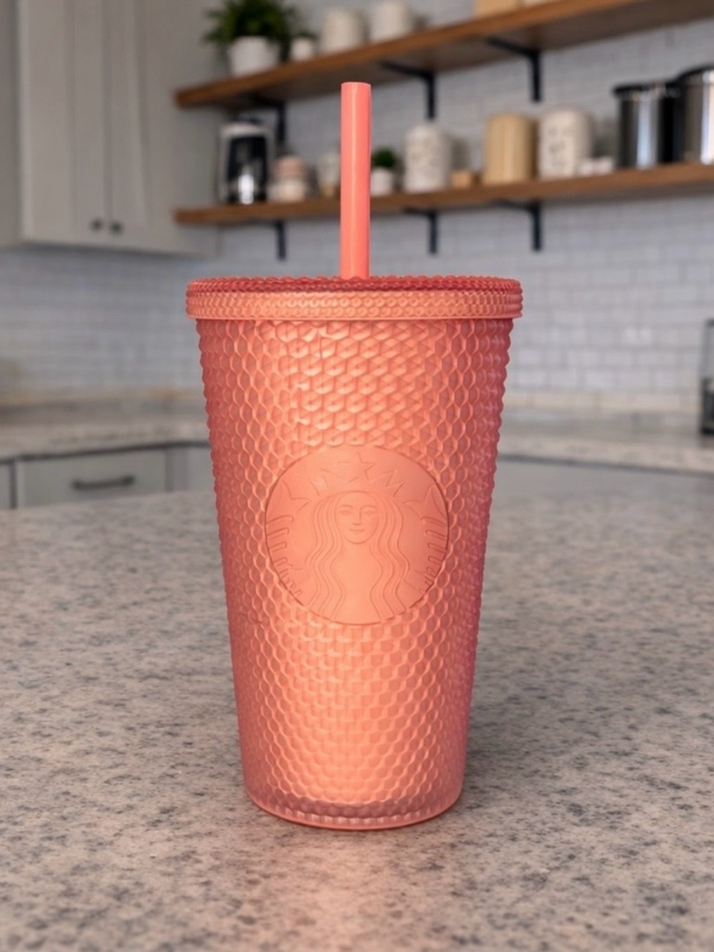 Starbucks Studded Tumbler Set Pink
Lemonade is 16oz